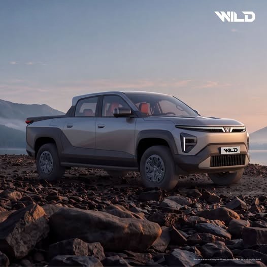 VF WILD thể hiện triết lý Fluid Dynamism – Sức mạnh của dòng chảy, lấy cảm hứng từ chuyển động mạnh mẽ và liền mạch của chiếc áo choàng tung bay trong gió.